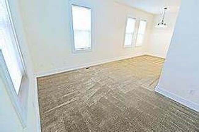 Building Photo - One bedroom close to downtown!