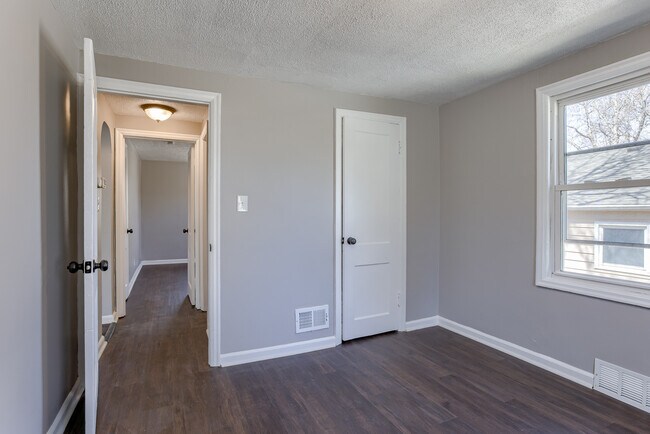 Building Photo - 3224 N 40th St