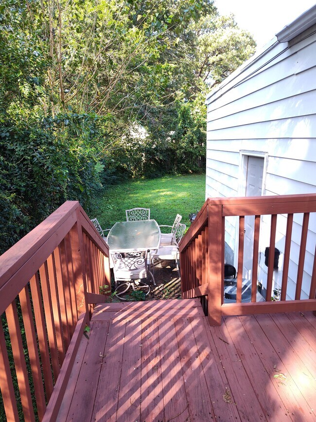 Building Photo - 1121 Elk Ave