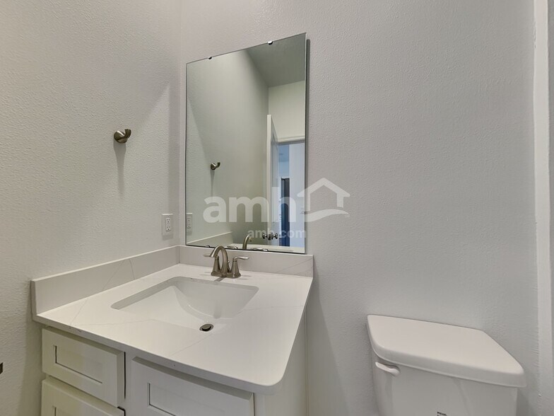 Building Photo - 1526 Blue Nile Pt