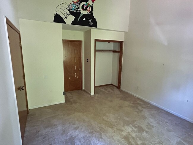 Building Photo - 4 Bed | 2 Bath Townhouse near NCSU - MOVE ...