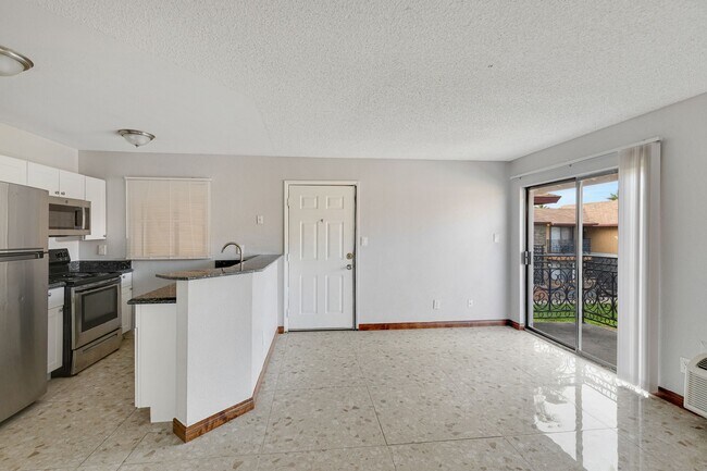 Building Photo - Spacious Studio On The First Floor!