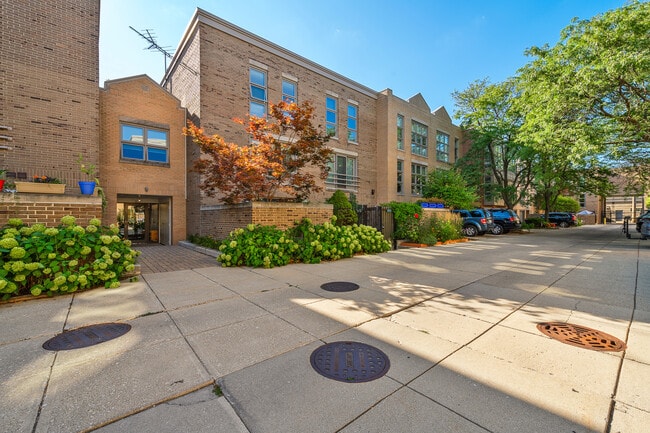 Building Photo - 2365 N Wayne Ave