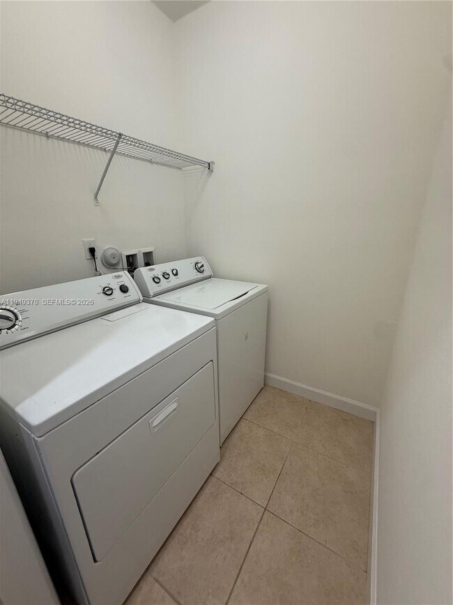 Building Photo - 7412 NW 108th Path