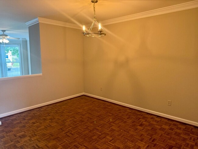 Building Photo - 2-bedroom, 2.5-bathroom home located in th...