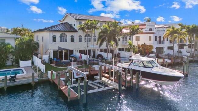 Building Photo - 2739 NE 15th St