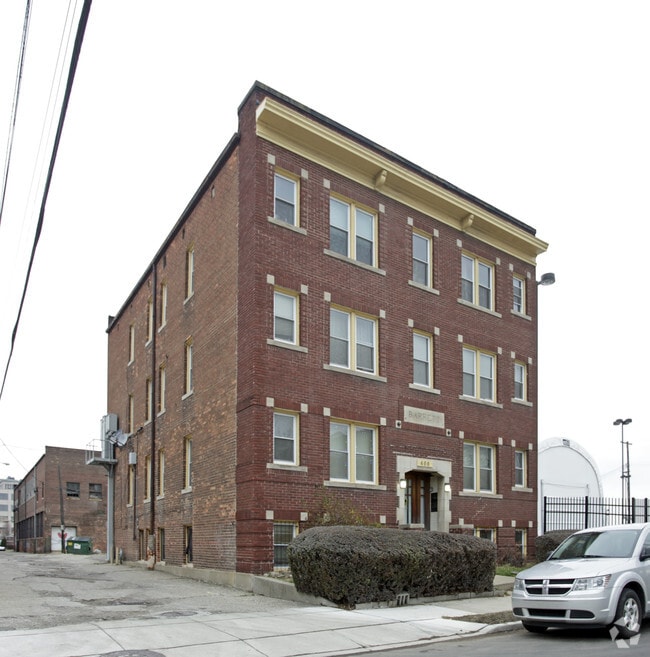 Primary Photo - 466 Antoinette St