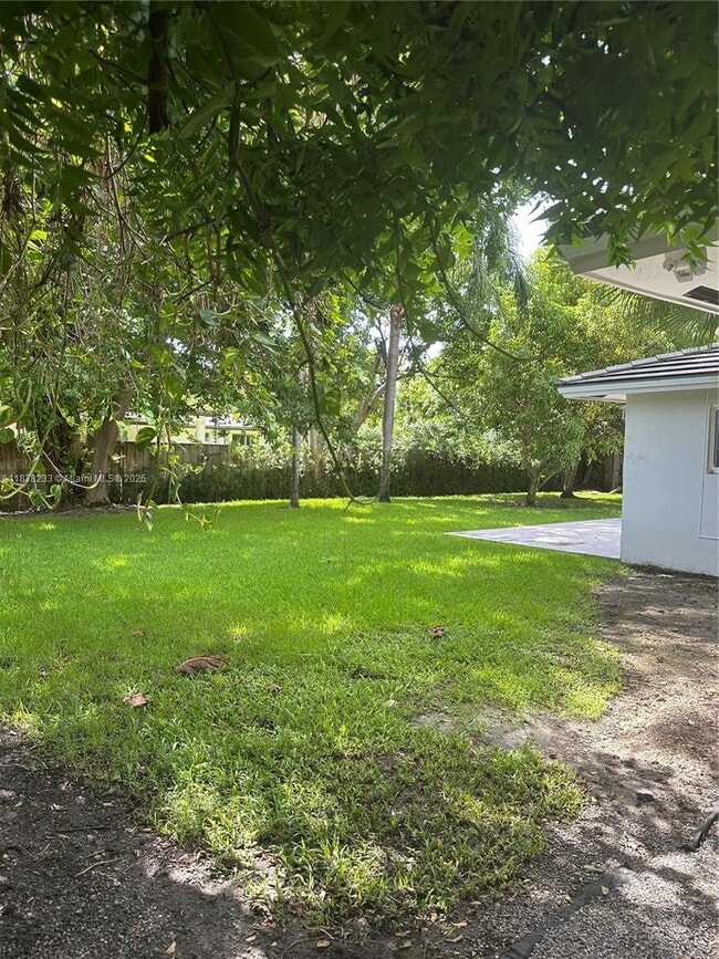 Building Photo - 16601 SW 92nd Ave
