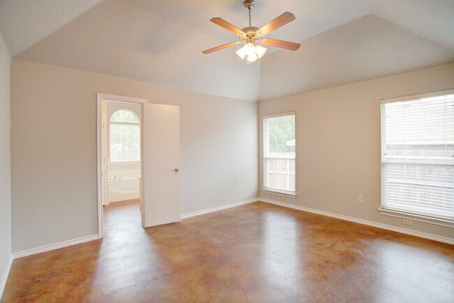Building Photo - Available July | 4-bedroom 2 bath home in ...