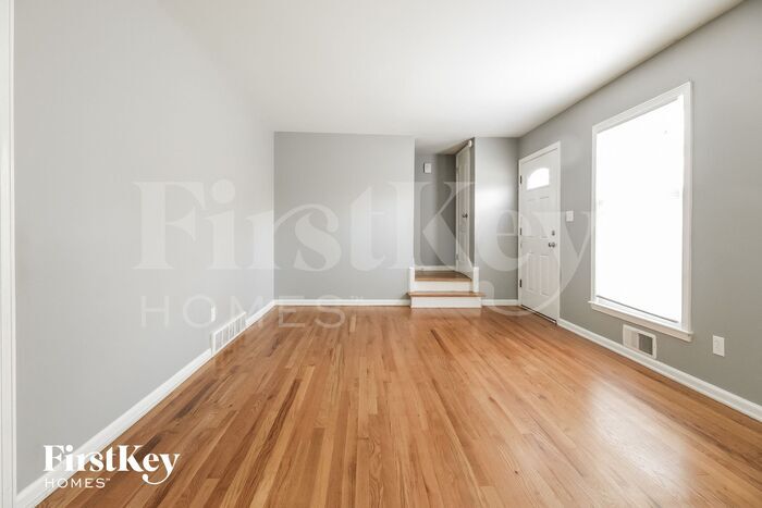 Building Photo - 9648 Roe Ave