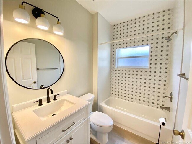 Building Photo - 1704 Primrose Ct