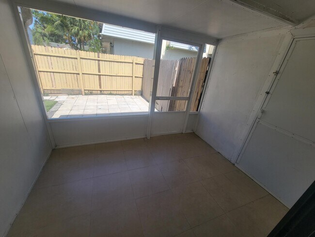 Building Photo - 9285 Green Meadows Way