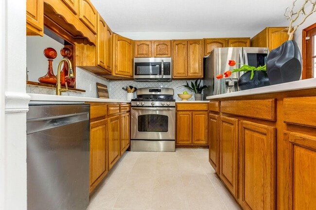 Building Photo - 3747 Christie Rd W