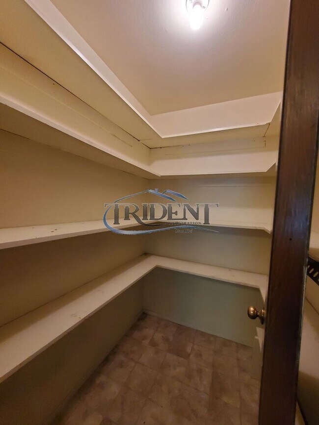 Building Photo - 231 E 18th St