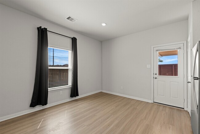 Building Photo - 11430 Amber Plns Dr