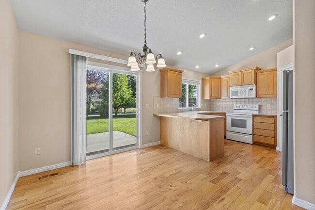 Building Photo - 1770 W Bellagio Dr