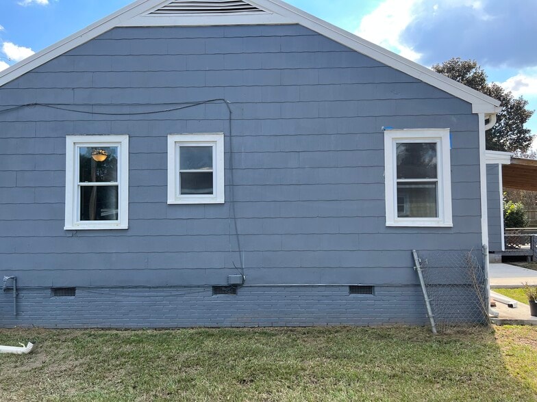 Side view - 519 Lakeview Ave