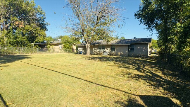 Building Photo - 12117 Sunland St