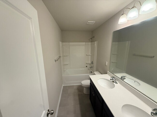 Building Photo - 508 Elmwood Pond Ct