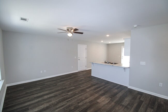 Building Photo - 200 Evans Ter