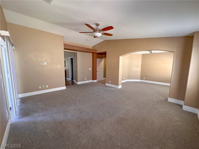 Building Photo - 142 Castle Course Ave