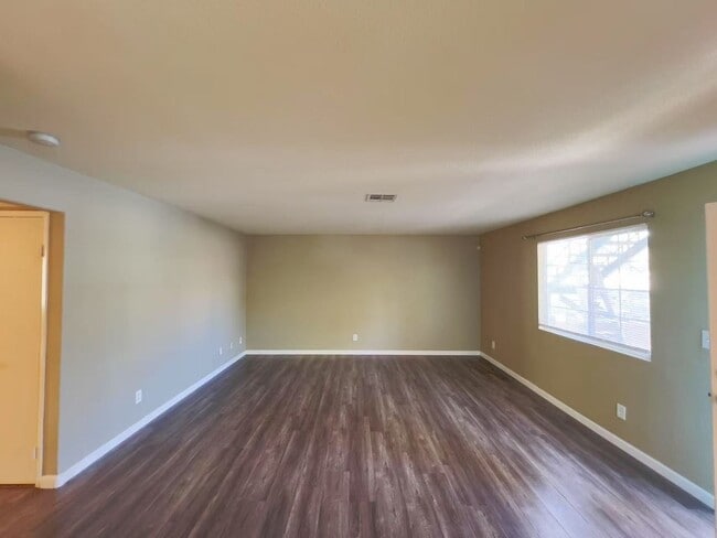 Building Photo - Nice Condo