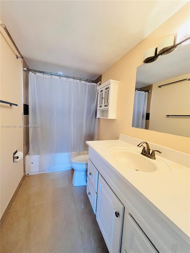 Building Photo - 2500 Parkview Dr