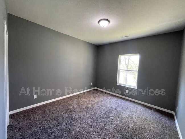 Building Photo - 2777 S Meadowlark Ave