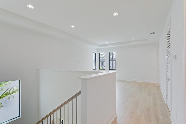 Building Photo - 13559 Artisan Cir
