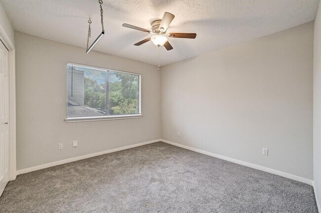 Building Photo - 3310 Meadway Dr