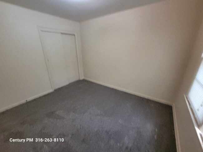 Building Photo - 244 N Fern St