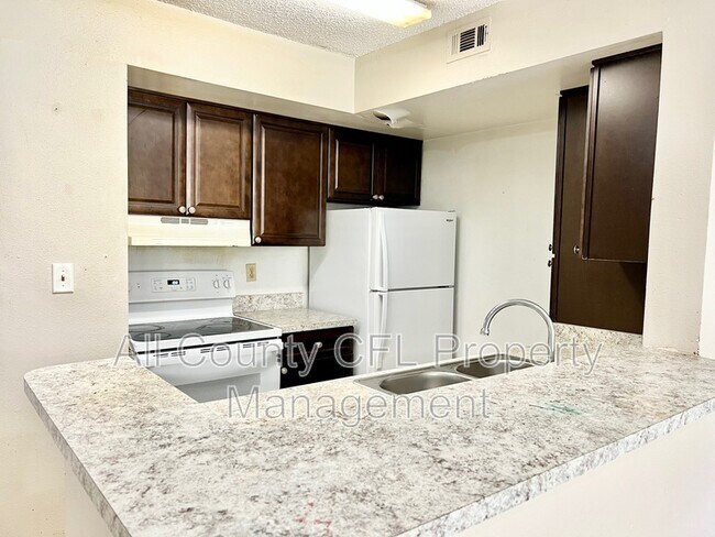 Building Photo - 401 Fountainhead Cir