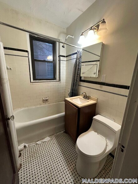 Building Photo - 349 Pleasant St