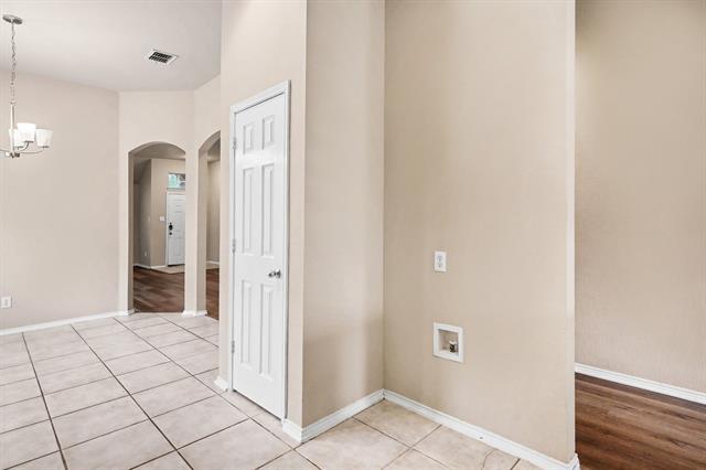 Building Photo - 633 Horn St