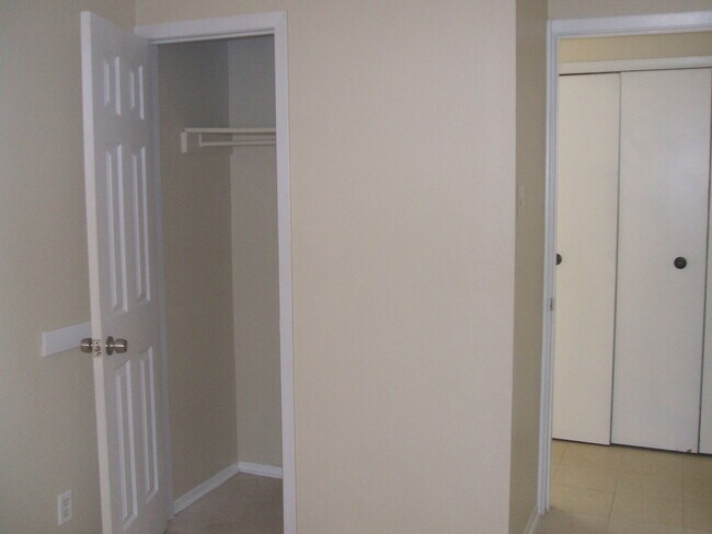 Building Photo - 5920 Mission Sunrise