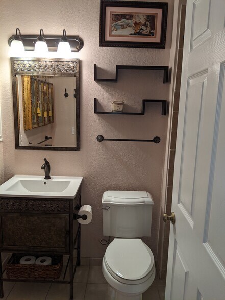 Building Photo - 850 S Tamiami Trl