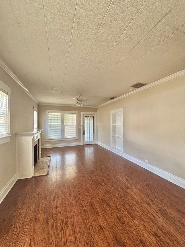 Building Photo - NOW AVAILABLE - Charming Home + Tons of Sp...