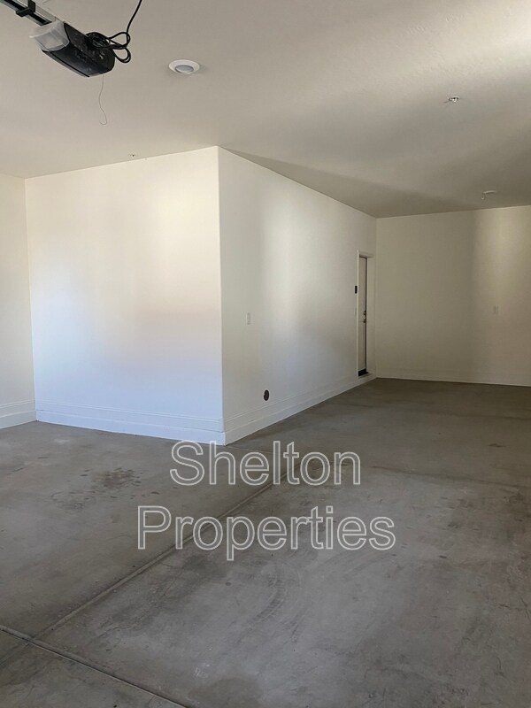 Building Photo - 1721 N Marketside Ave