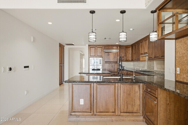 Building Photo - 7175 E Camelback Rd