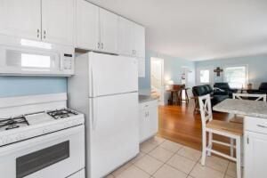 Building Photo - 1300 Dodge St