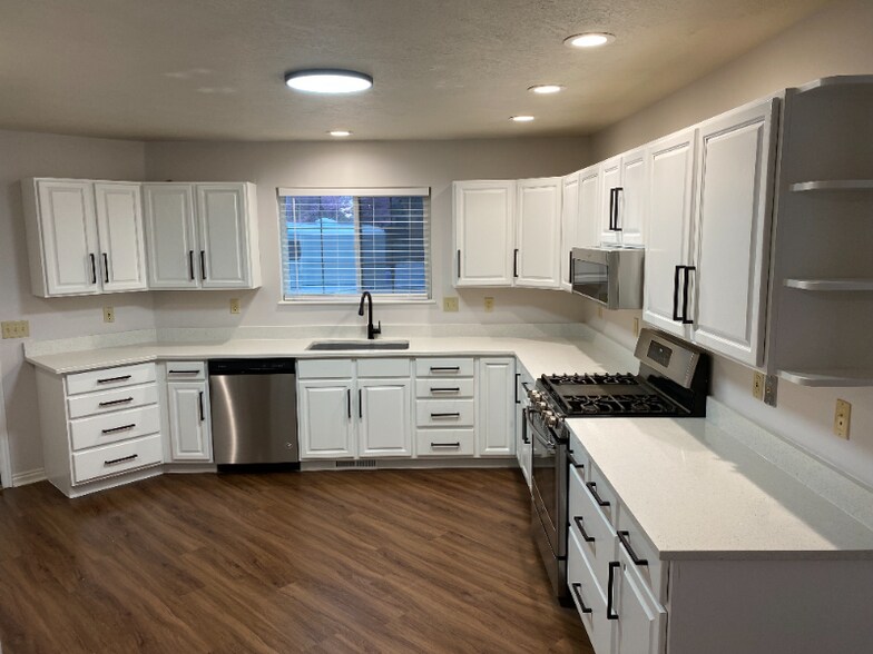 Building Photo - 2265 S Linda Wy