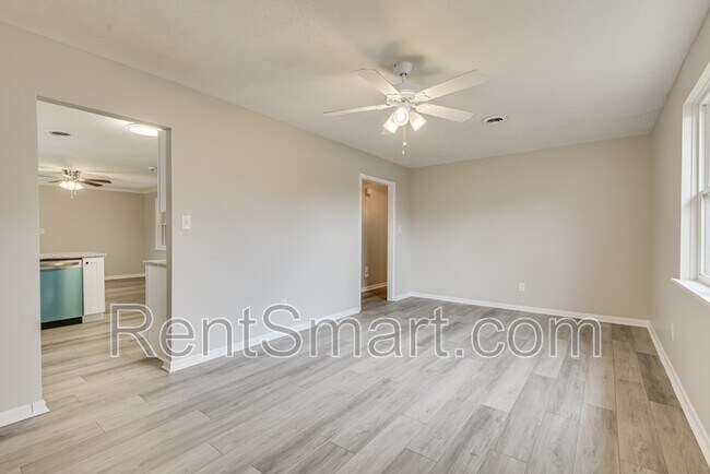 Building Photo - 250 Almon Ct