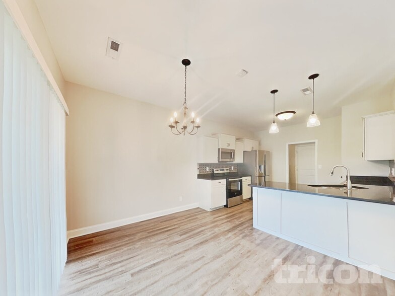 Building Photo - 120 Sumter Ln