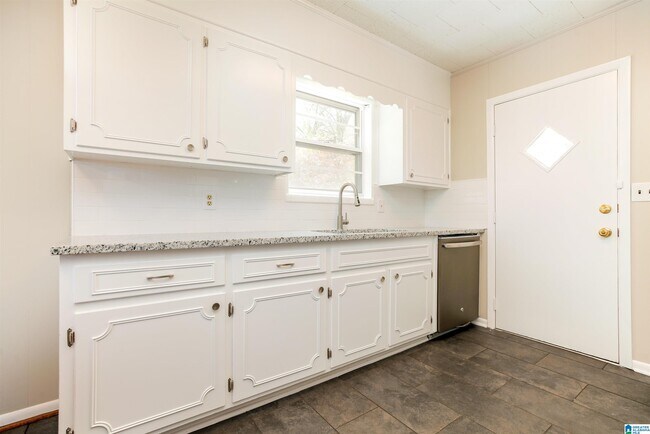 Building Photo - 501 21st Ave S