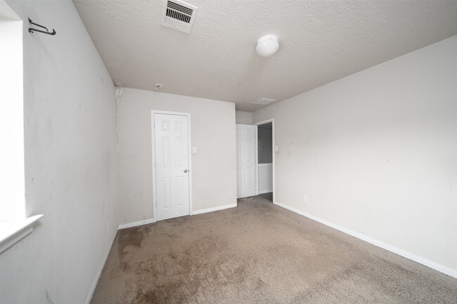 Building Photo - 19543 Otter Trail Ct