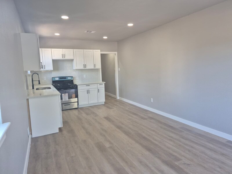 Building Photo - 3268 Holman St