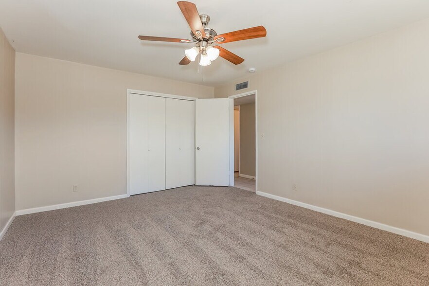 Building Photo - 1544 E Clover