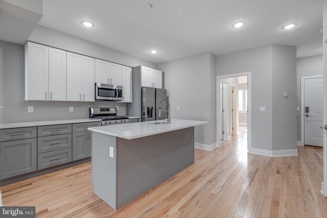 Building Photo - 2113 Master St