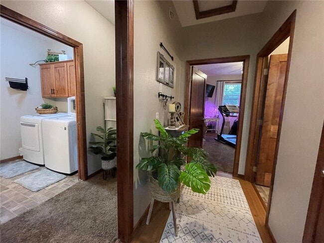 Building Photo - 27 5th St