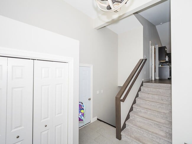 Building Photo - Beautiful 5 Bedroom Single Family Home